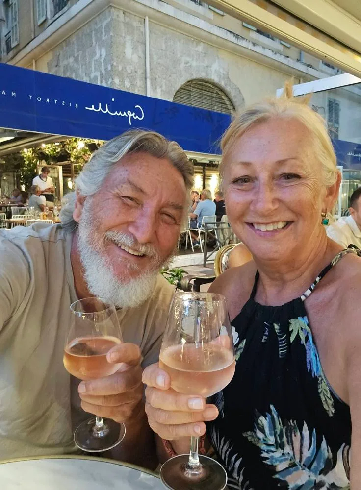 Image of husband and wife sipping on champagne