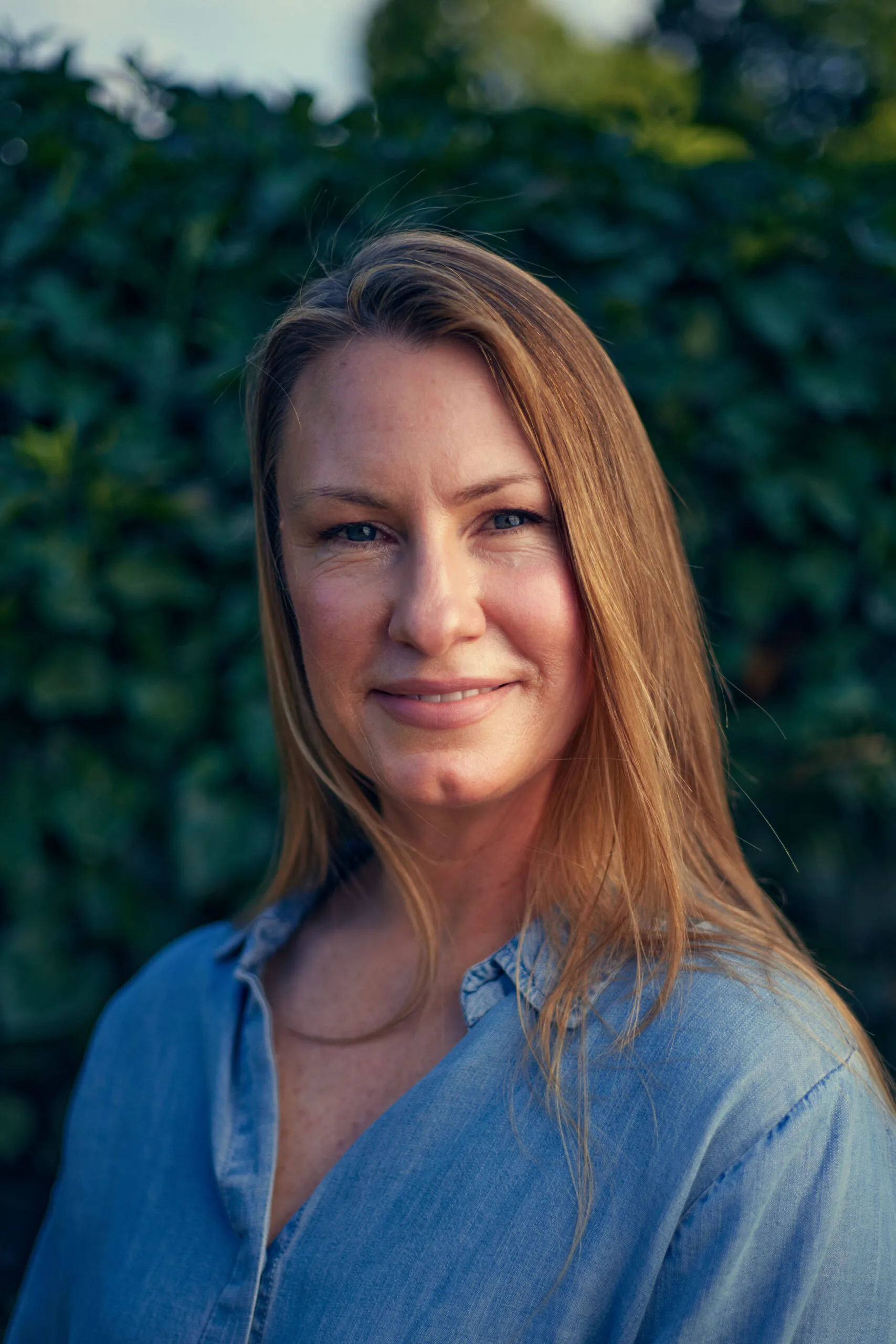 woman headshot outside 