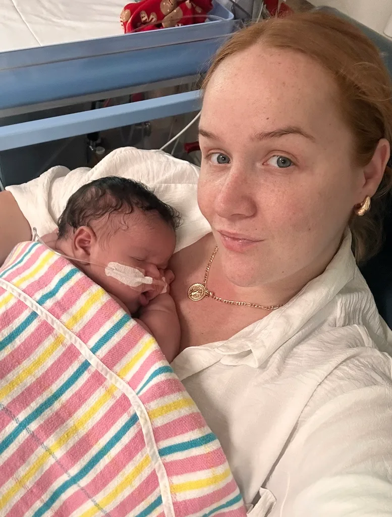 Image of mum and newborn in hospital