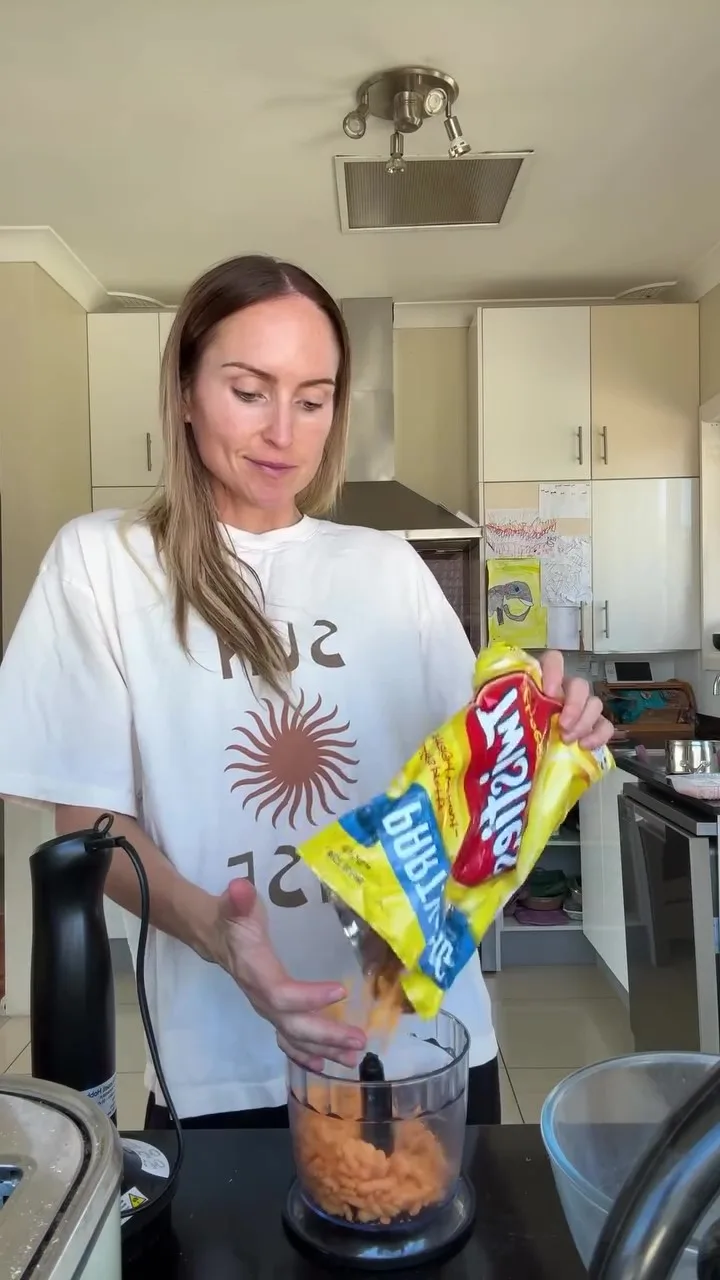 woman belnding twisties