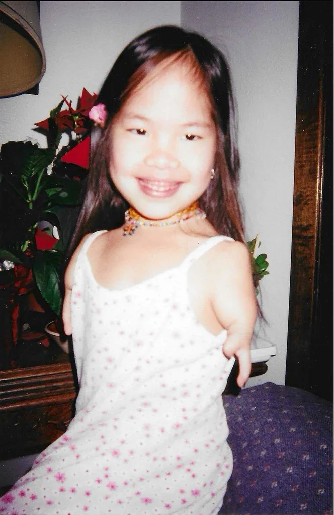 Image of young girl born without arms