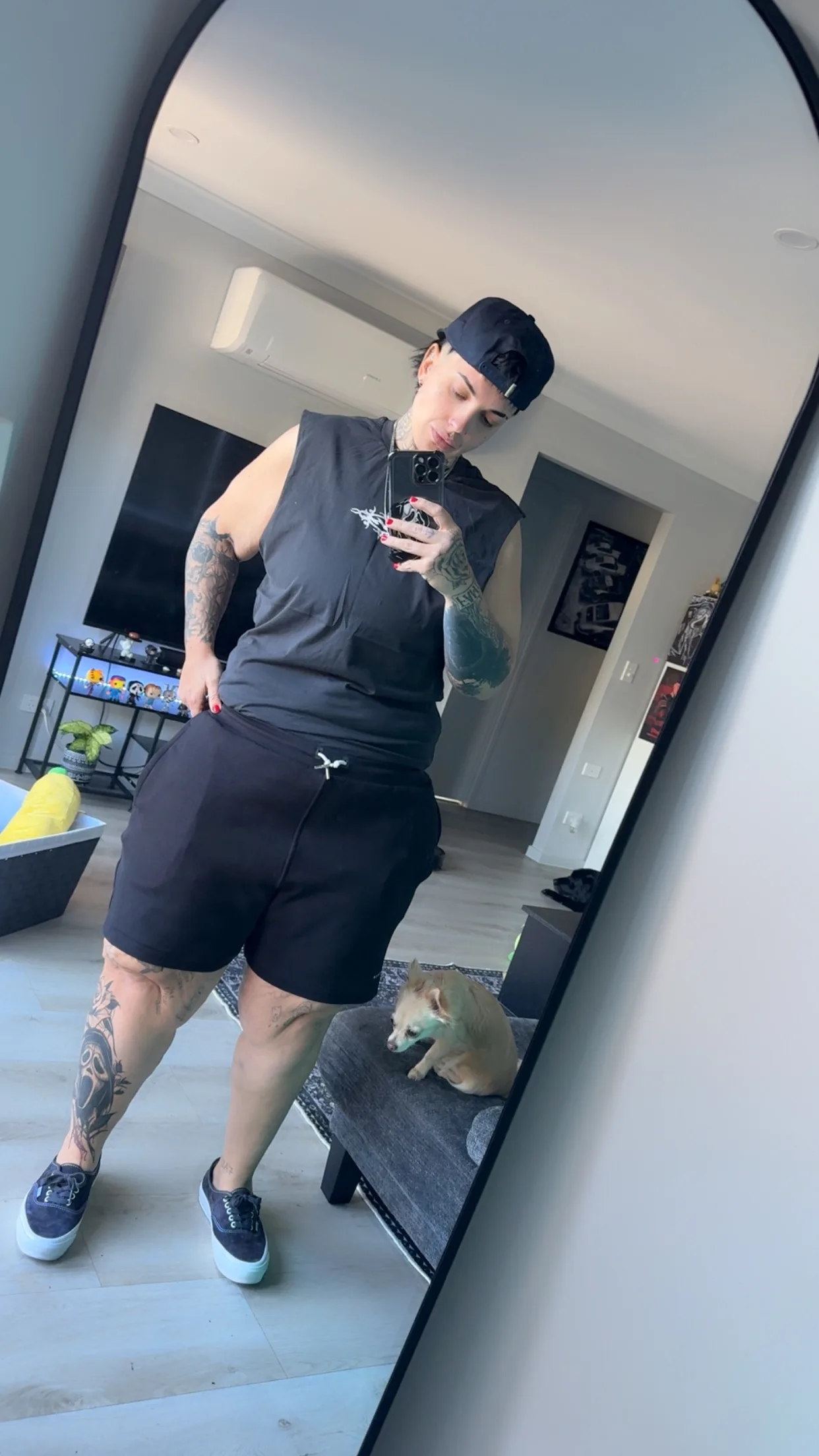 Jess' first time trying on a pair of shorts 7 sizes smaller than she used to be.