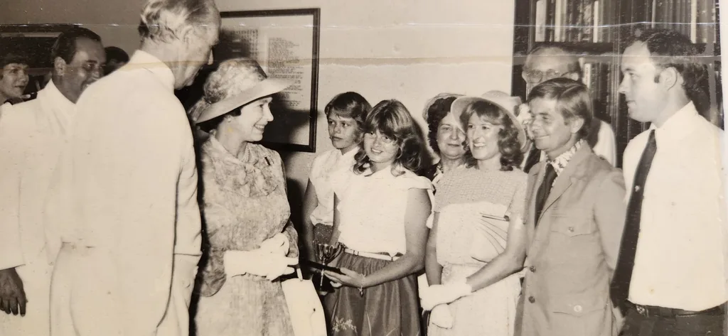 Peta-Lynn meeting the queen