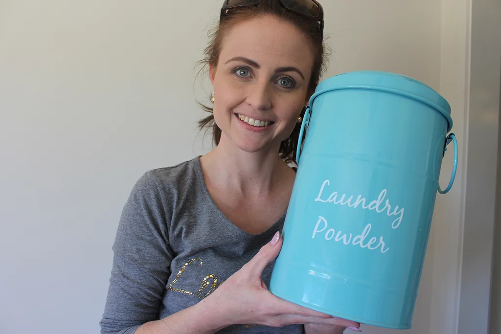 bindy sells laundry powder,