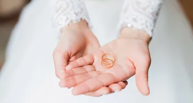 Bride gives away $20k wedding for free