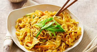 Fried curried chicken noodles