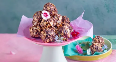 Fried noodle and coconut balls