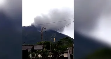 Alert as Bali volcano suddenly erupts