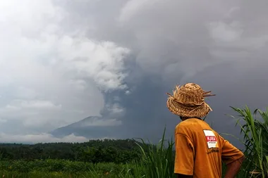 Fears Bali volcano eruption will repeat devastating 1963 blast that killed 1,600