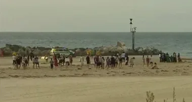 Police discover body of 15-year-old girl who disappeared off suburban Australian beach