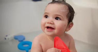 Mum causes outrage after claiming ‘Dads shouldn’t bathe daughters’