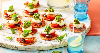 Pizza cracker melts