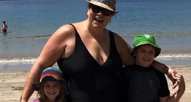 Aussie mum’s beach pic with powerful message goes viral