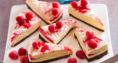 Raspberry swirl cheesecake