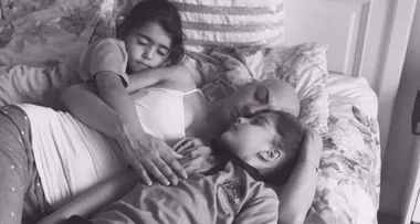 Poignant photo captures mum’s exhausting battle against cancer