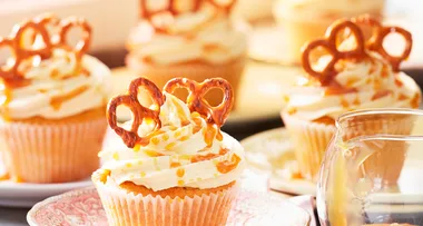 Caramel pretzel cupcakes