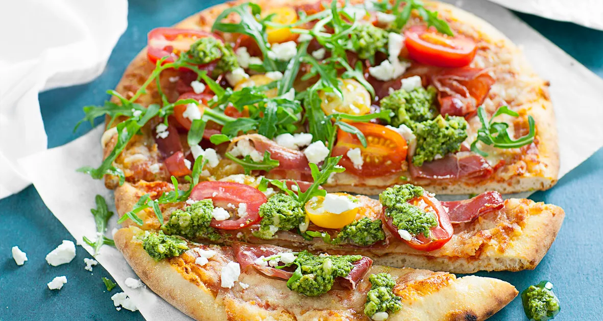 Pizza with prosciutto, rocket & tomato Recipe | that's life!