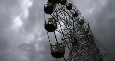 Fairground horror: 10yo girl thrown from Ferris wheel