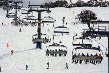 Woman dies while skiing at Perisher
