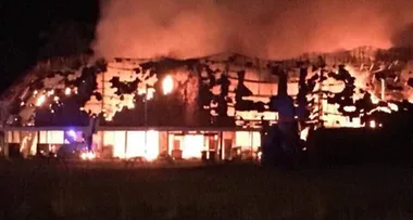 Iconic replica Uluru goes up in flames at Leyland Brothers roadhouse