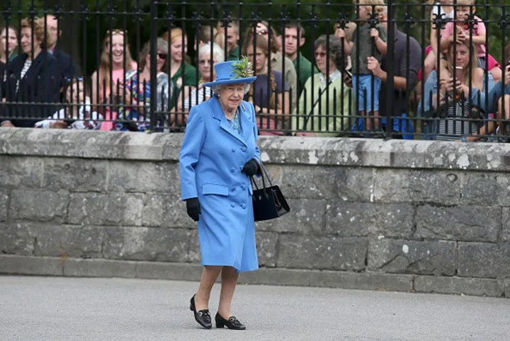 queen in blue