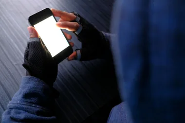 Awkward moment scammer accidentally calls the POLICE