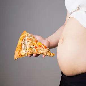 Teen mum gives birth on the pizza shop floor!