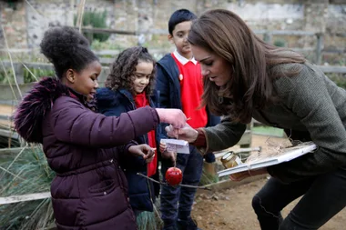 Kate Middleton stumped by little girl’s bizarre question about the Queen
