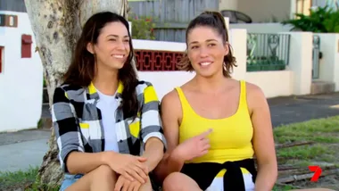 House Rules Sneak Peek: Meet the surfie sisters