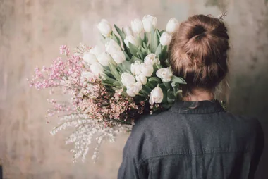 Flower arrangements: Modern, artificial and wedding flowers