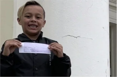 9-year-old boy uses his pocket money to pay off classmates’ lunch debts.