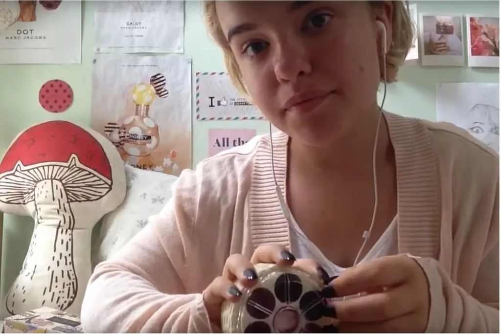 Hannah Pollard using objects
