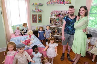 Couple live with 200 plastic ‘children’