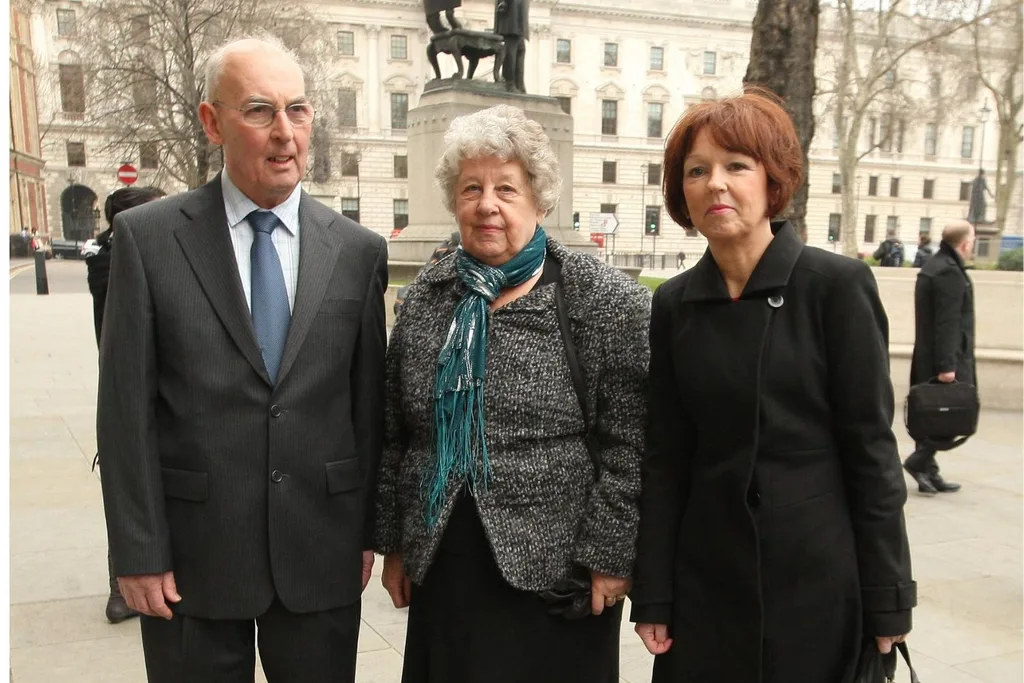 Arlene's father, stepmother and sister at court