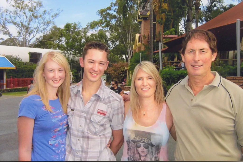 Vicky meeting Norm and her half siblings Paul and Lee.