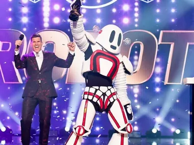 Cody Simpson revealed as the Robot on The Masked Singer