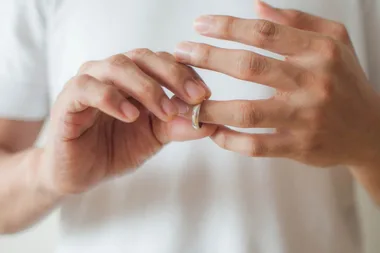 Man planning to PROPOSE to his girlfriend on Christmas Day ALREADY had a wife and two kids