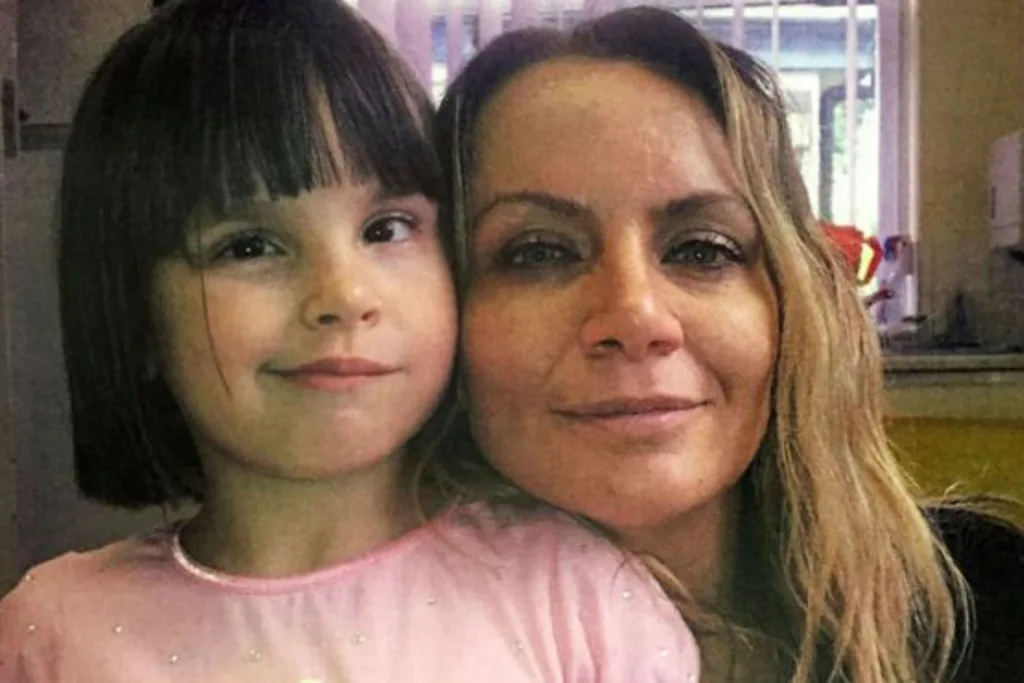 Ellie and mum Jennie