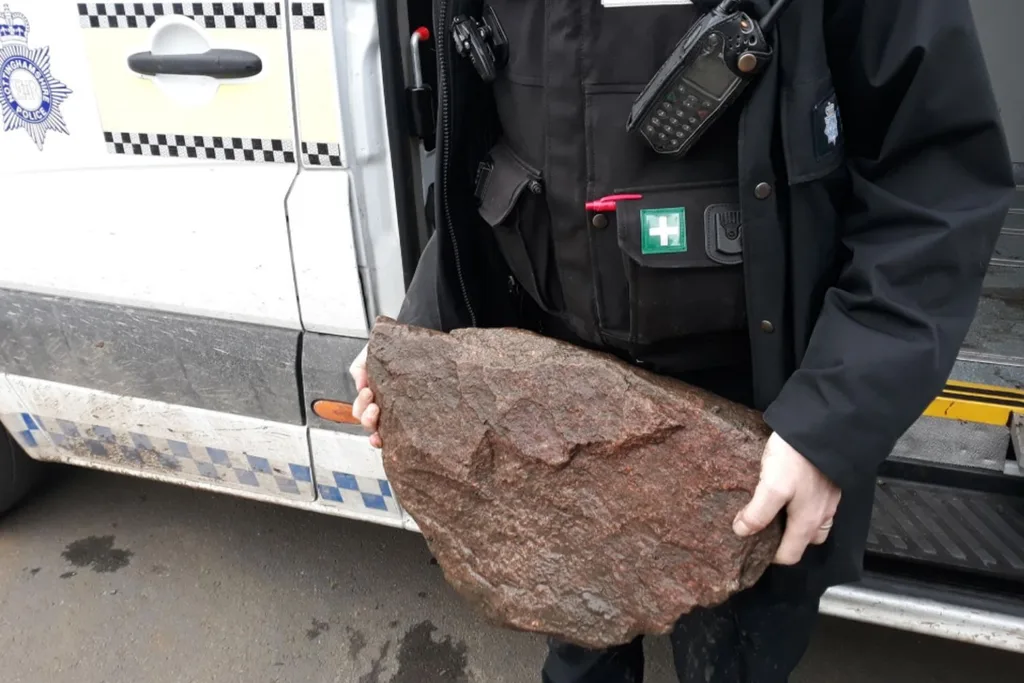 The rock found tied to Bella's lead. Credit: Nottinghamshire Police