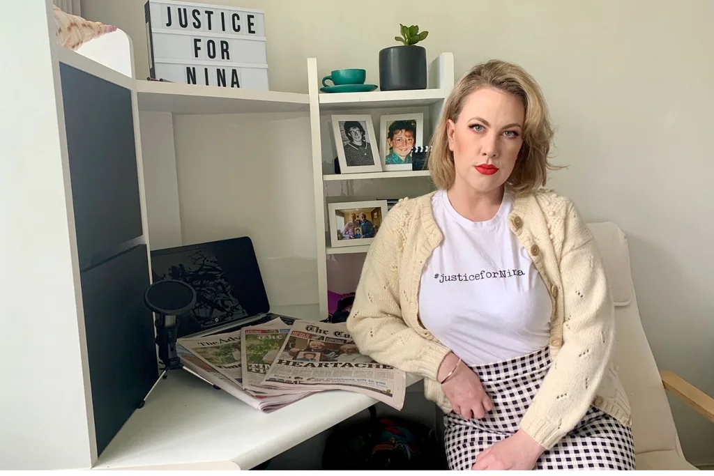 Alice Mitchell wants to solve the cold case of her cousin Nina Nicholson