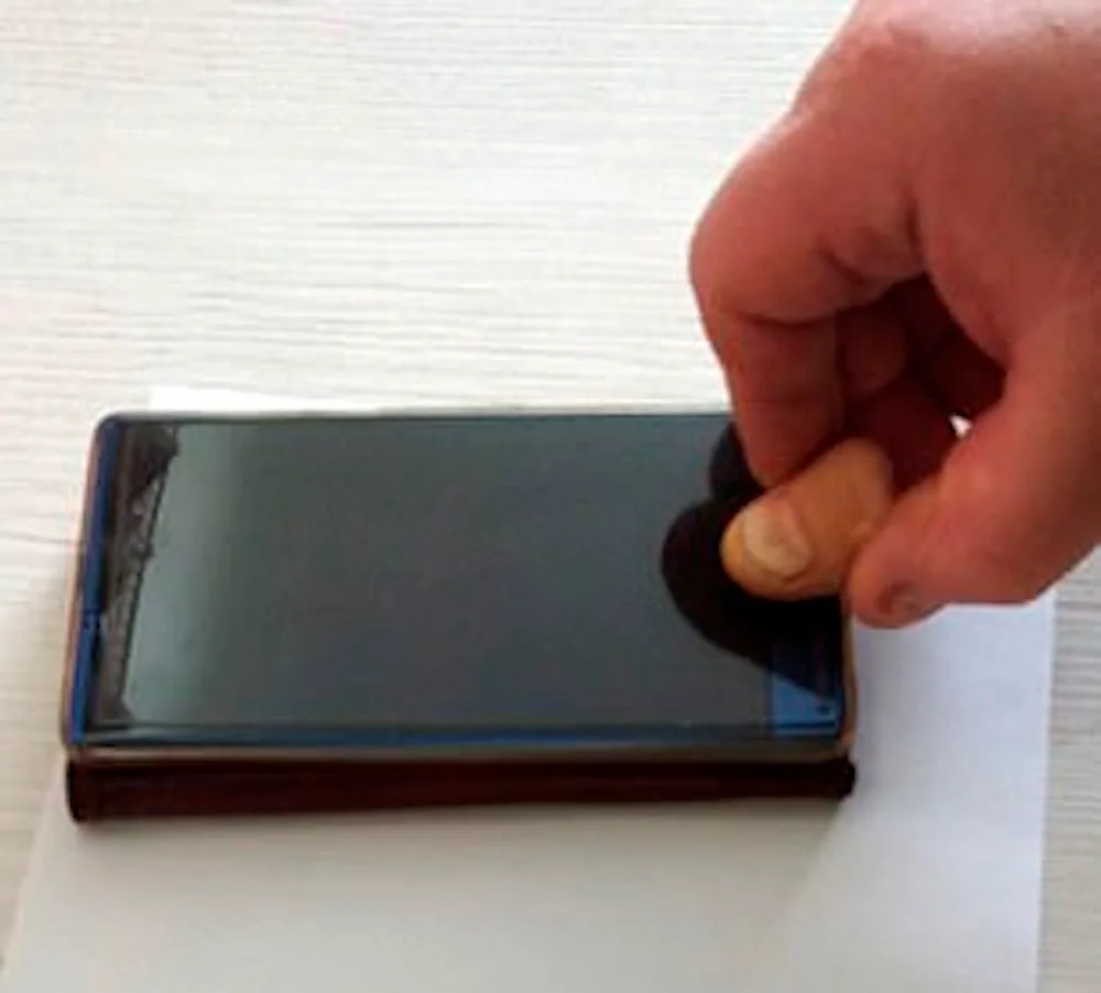 Man uses severed thumb to unlock phone