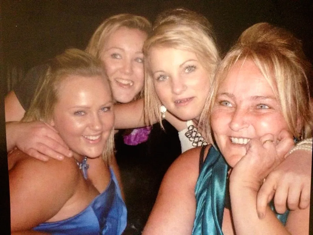 Mum with daughters