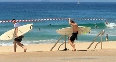 Man allegedly headbutts police officer as he ignores beach closure