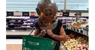 Hilarious shopper spotted at Woolies in a vintage diving helmet!
