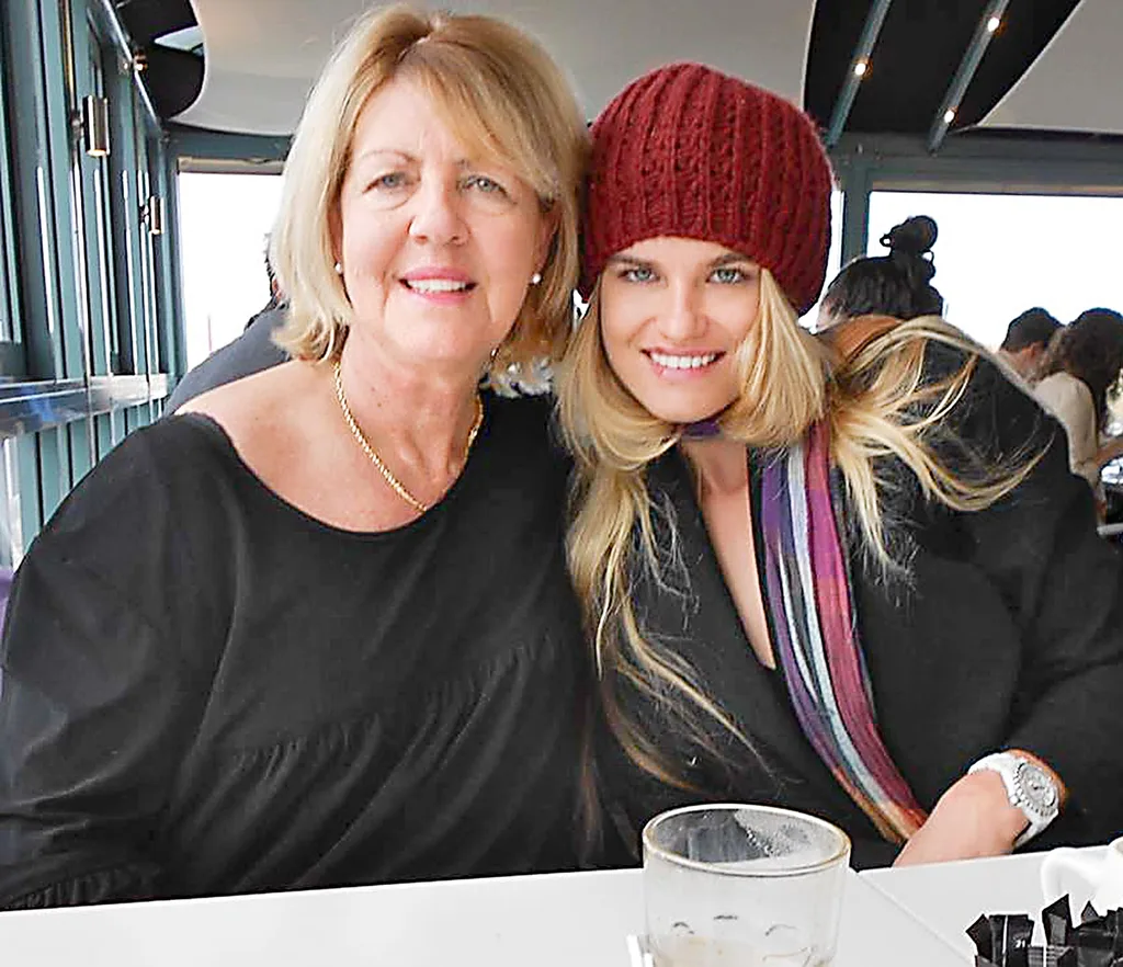 Ashleigh with mum, Miriam.