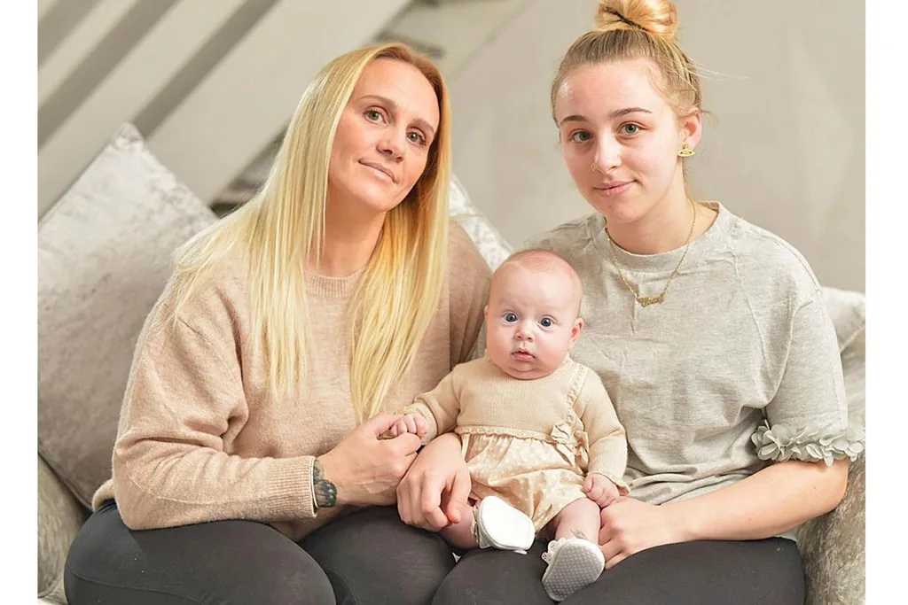 Ebony, Elodie and Ebony's mum
