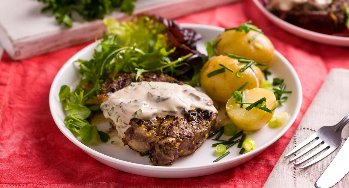 Peppered Steaks with Mushroom Sauce | that's life!