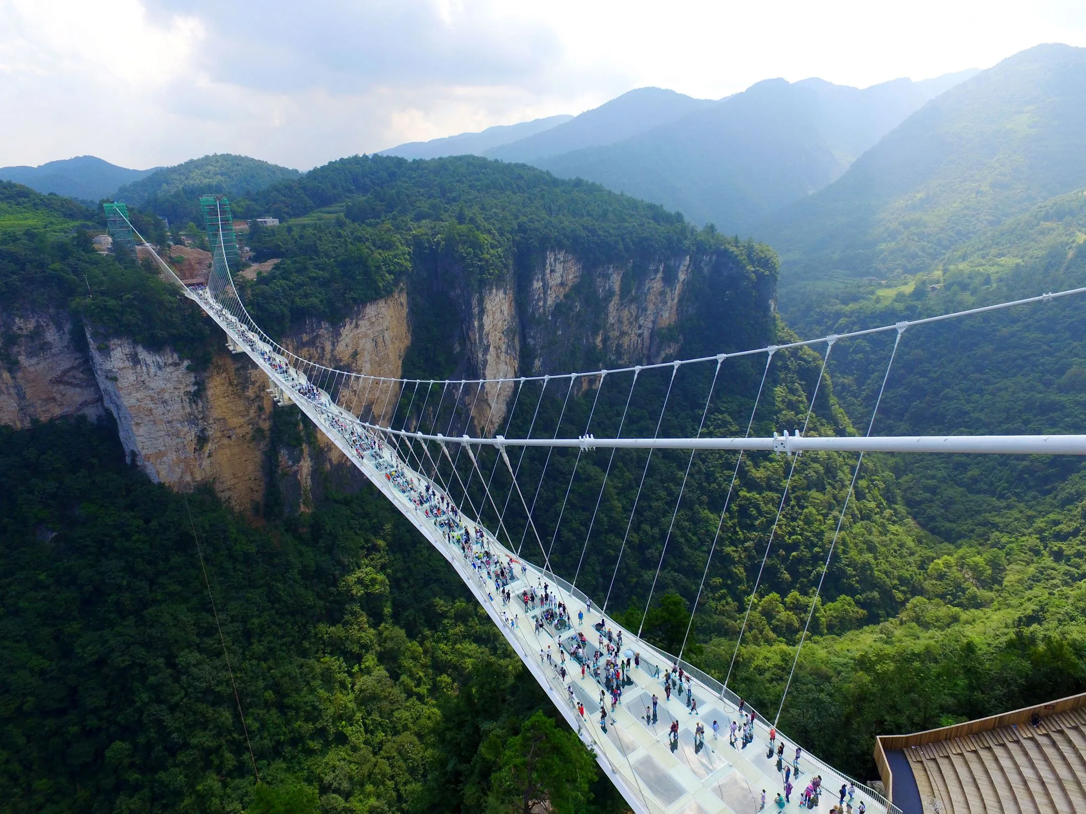 China's glass-bottomed bridge