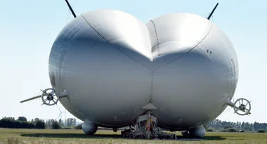 Bum-shaped blimp bottoms out on second flight