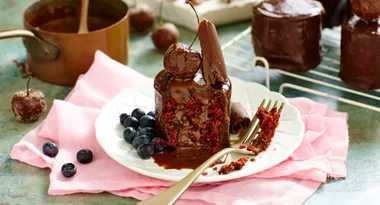 Chocolate Velvet Cakes with Nougat Sauce
